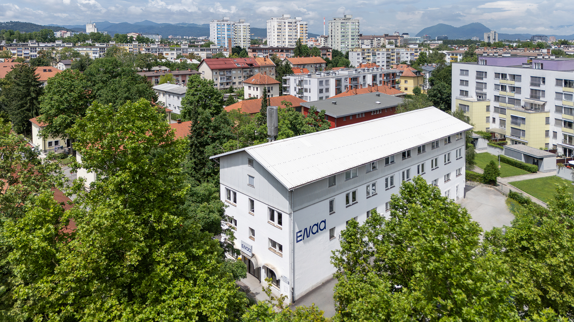 Na Enaa delamo drugače: Delo od doma, manjši ogljični odtis in več povezanosti